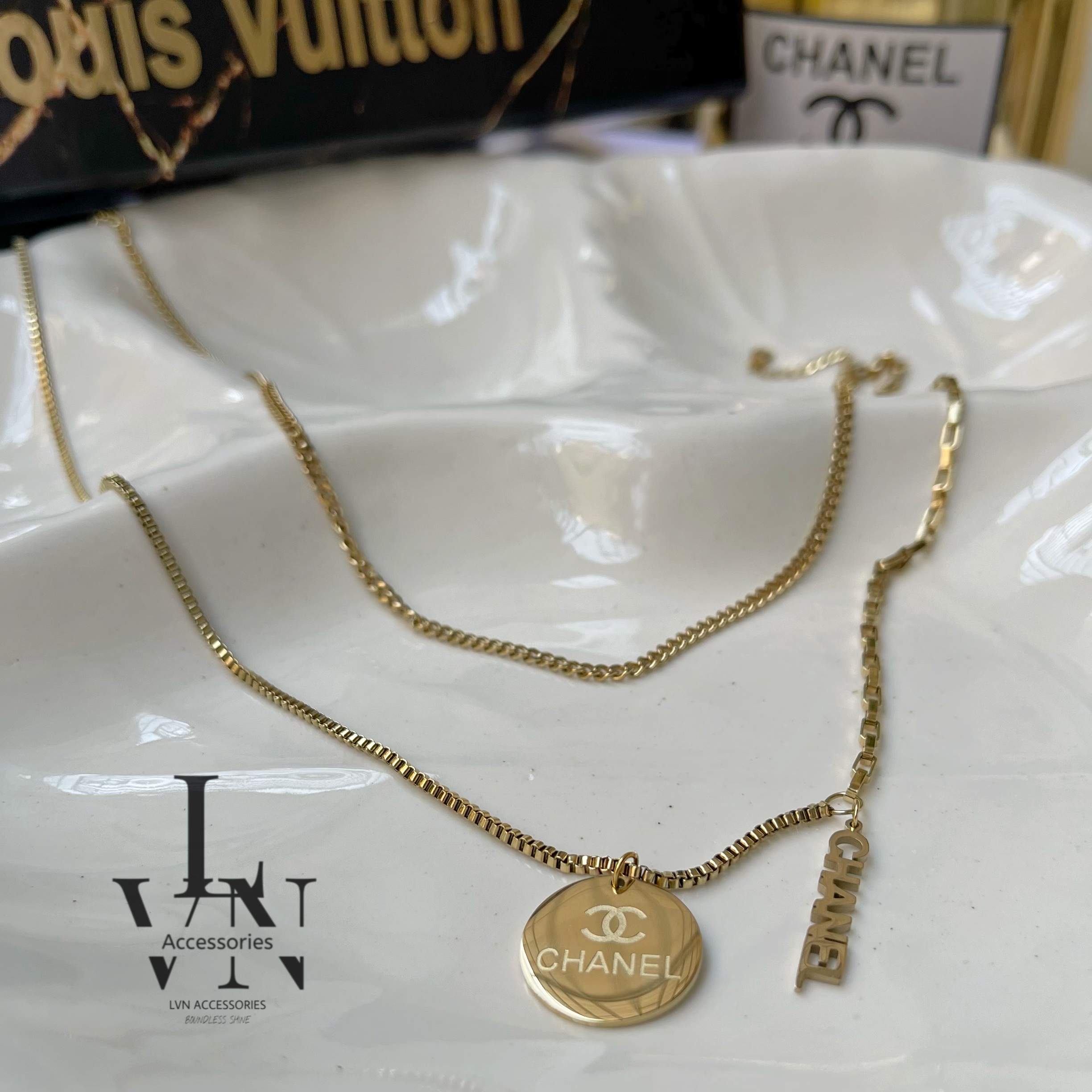 گردنبند دو لاین آویز دار طرح Chanel طلایی